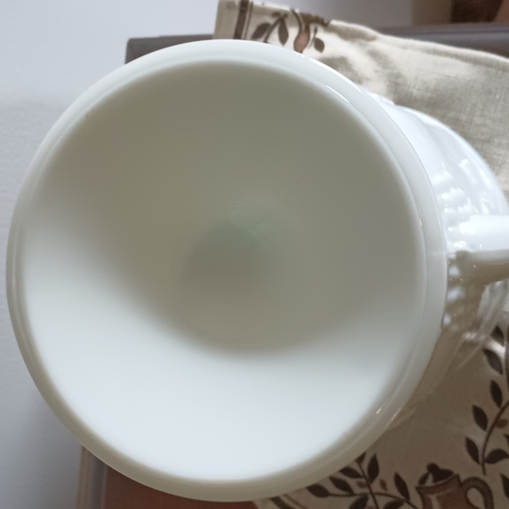 Colony vintage milk glass pitcher - Picture 4 of 4